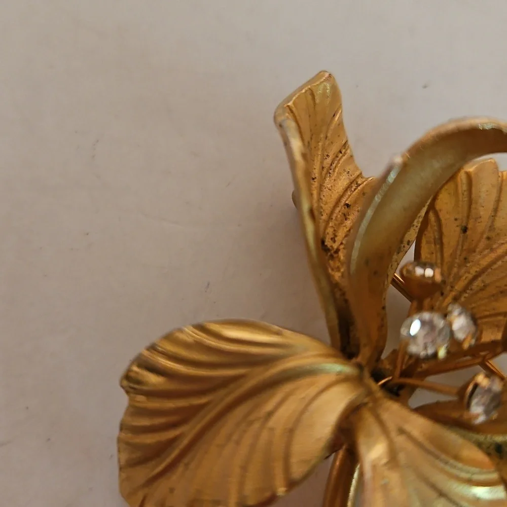Elegant Rhinestone & Goldtone Floral Brooch